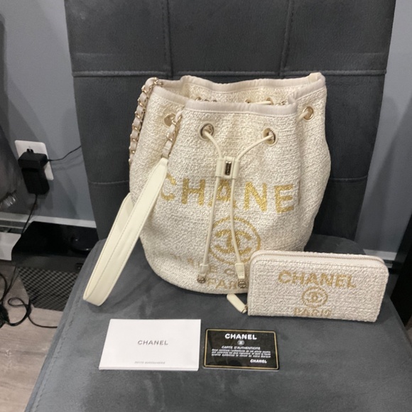 Chanel handbag and wallet - Picture 2 of 8